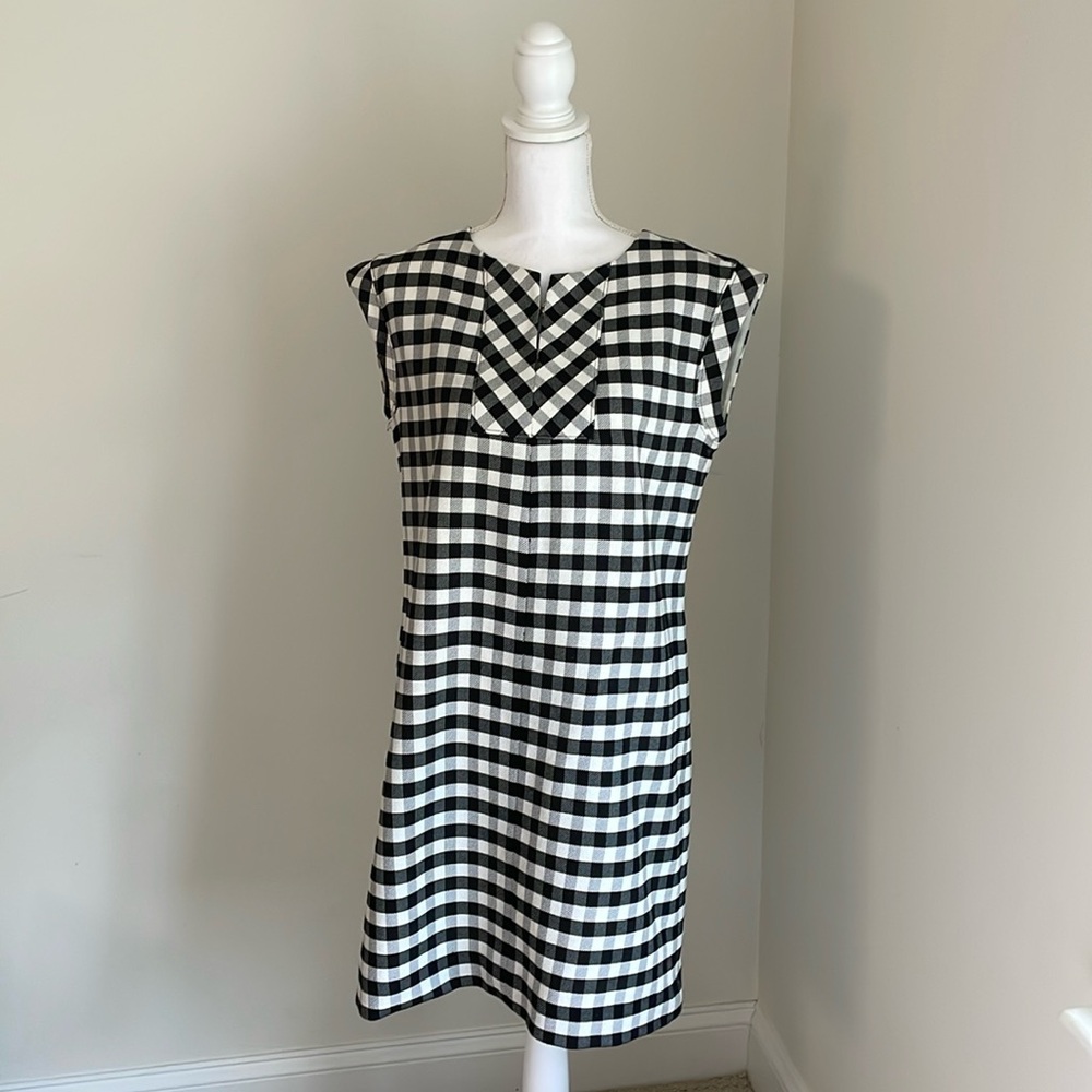 Sara Campbell black and white dress